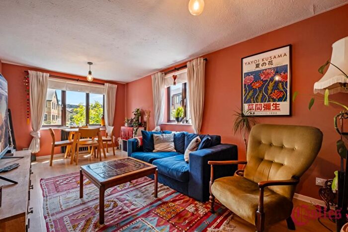 1 Bedroom Flat To Rent In Riverside Close, Hackney, E5