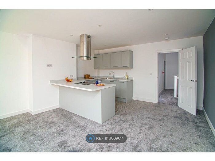 2 Bedroom Flat To Rent In Parrin Lane, Eccles, Manchester, M30