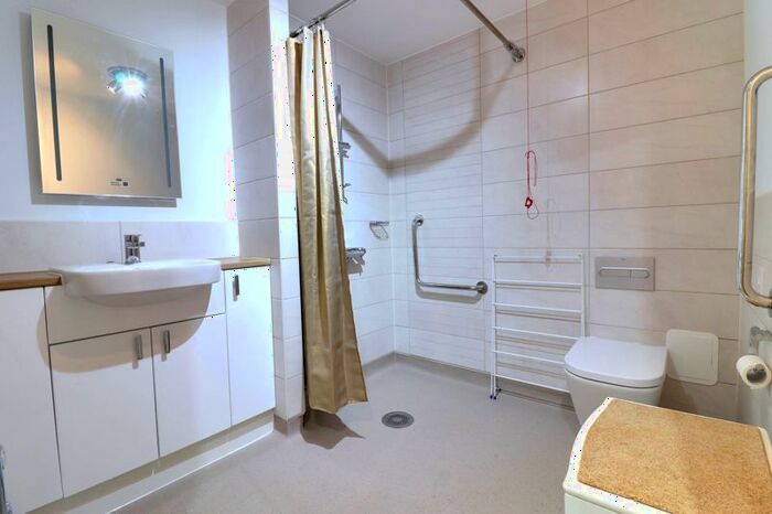 1 Bedroom Flat For Sale In Deans Park Court, Kingsway, Stafford, ST16