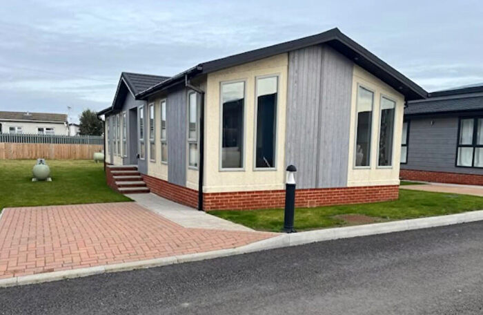 2 Bedroom Park Home For Sale In Rochester, Kent, ME3