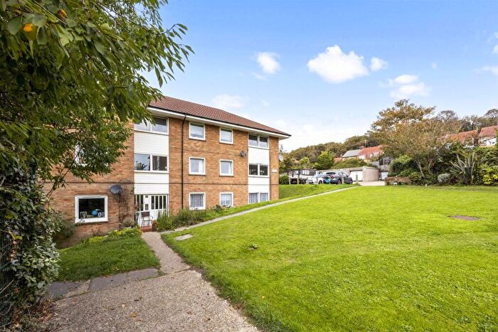 2 Bedroom Flat For Sale In Locks Crescent, Portslade Village, Brighton, BN41