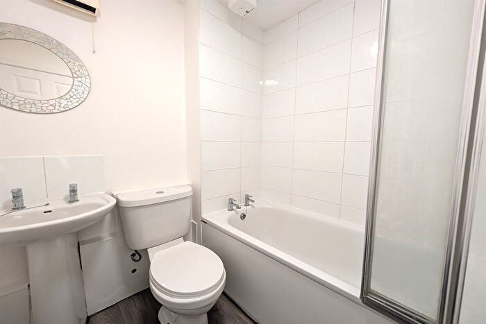 1 Bedroom Flat To Rent In Helford Gardens, SO18