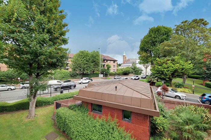 2 Bedroom Apartment To Rent In Spencer Close, Finchley, N3