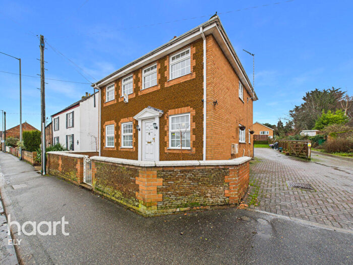 3 Bedroom Detached House For Sale In Lynn Road, Downham Market, PE38