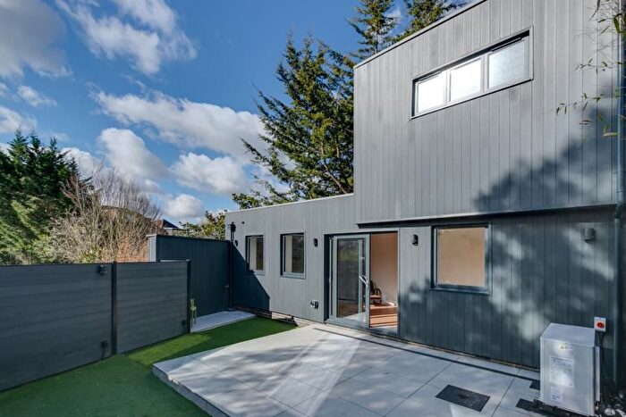 1 Bedroom Flat To Rent In Great North Road, East Finchley, N2