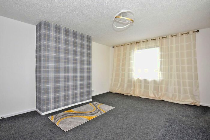 3 Bedroom Flat To Rent In Heathryfold Place, Aberdeen, AB16