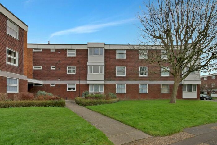 2 Bedroom Flat To Rent In Bedroom First Floor Flat In Chichester, PO19