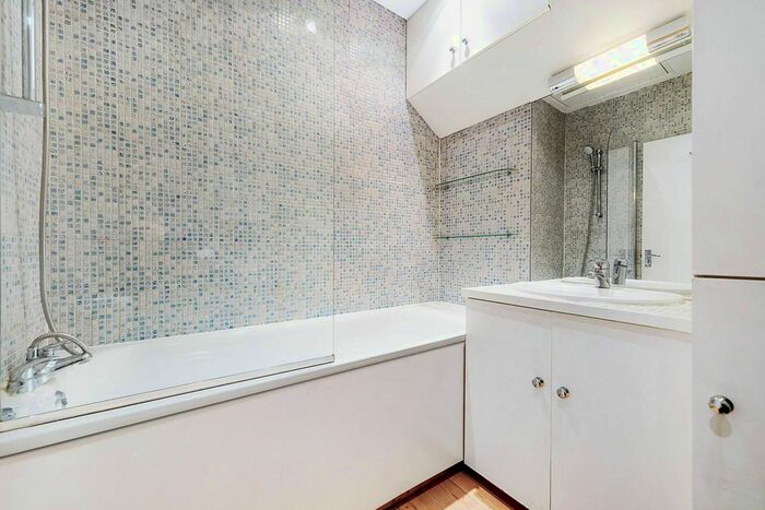 1 Bedroom Flat To Rent In Oakhill Road, East Putney, London, SW15