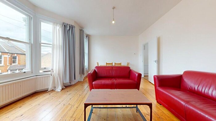 2 Bedroom Flat To Rent In Mattison Road, N4