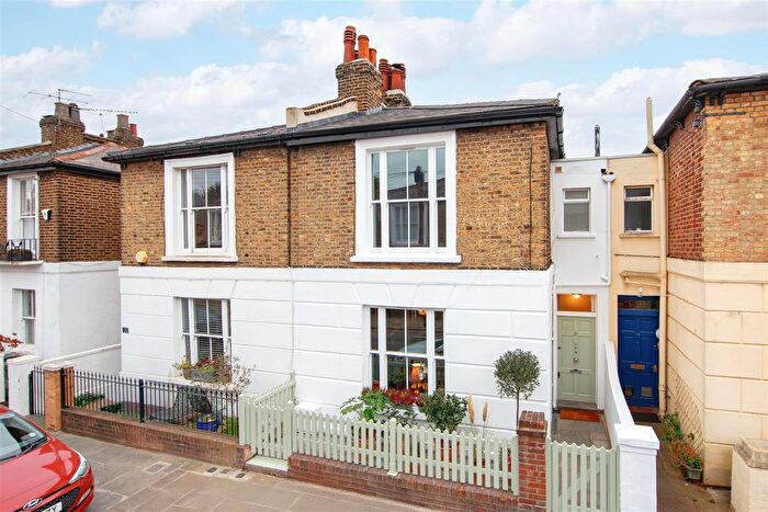 3 Bedroom Property For Sale In Oak Village, Gospel Oak, NW5