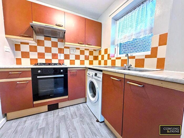 1 Bedroom Apartment For Sale In Pippin Court, Appletree Way, Wickford, SS11