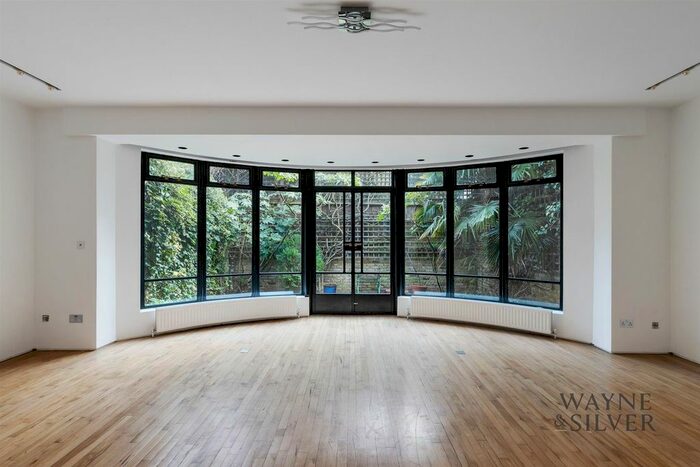 5 Bedroom Mews To Rent In Murray Mews, Camden, London, NW1