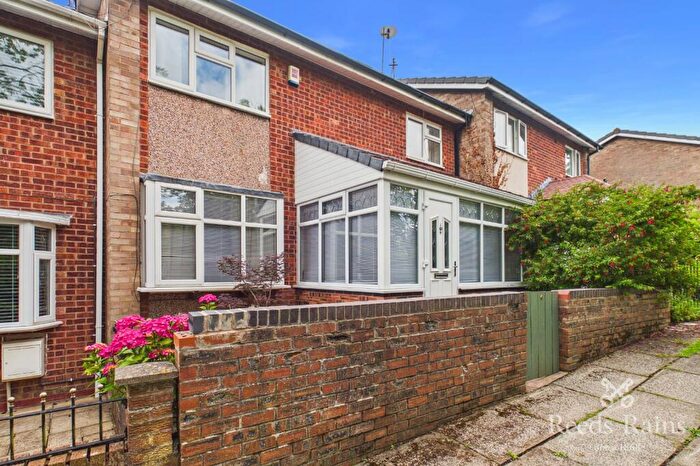 4 Bedroom Terraced House For Sale In Silverton Close, Hyde, Greater Manchester, SK14