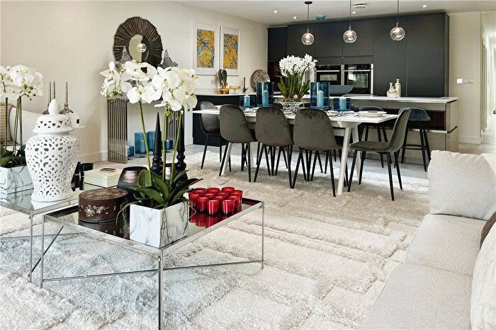 3 Bedroom Bungalow For Sale In Lower Boyndon Road, Maidenhead, Berkshire, SL6