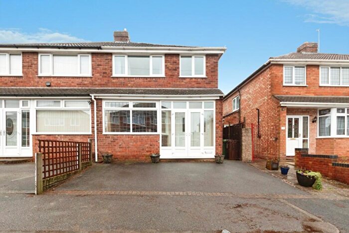 3 Bedroom Semi Detached House For Sale In Mowe Croft, B37