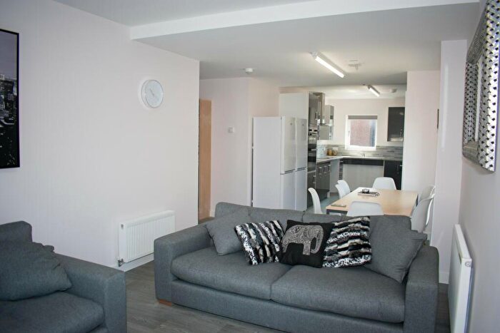 7 Bedroom Flat To Rent In Flat, Student Court, Jeffery Street, Gillingham, Kent, ME7