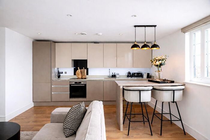 2 Bedroom Flat To Rent In Victoria Road, Horley, RH6