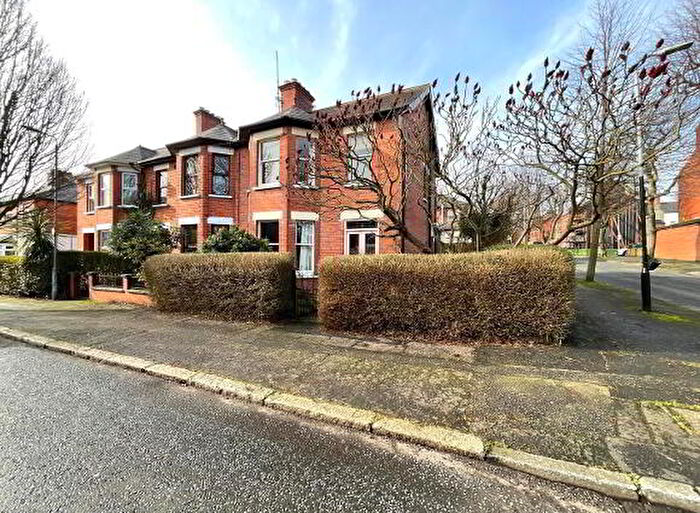 3 Bedroom End Of Terrace House For Sale In Glanleam Drive, Belfast, BT15