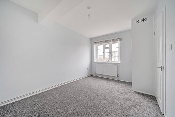 3 Bedroom Flat To Rent In Lady Margaret Road, Southall, Middlesex, UB1