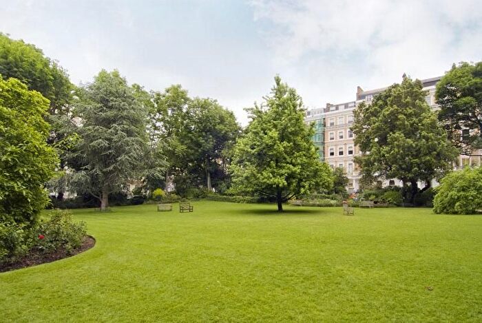 1 Bedroom Flat To Rent In Queen's Gate Gardens, London, SW7