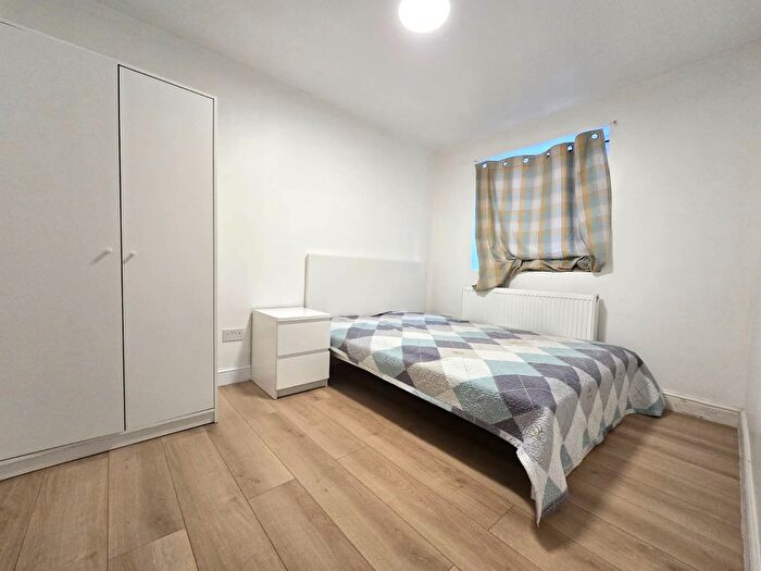 5 Bedroom End Of Terrace House To Rent In Crane Close, Dagenham, RM10