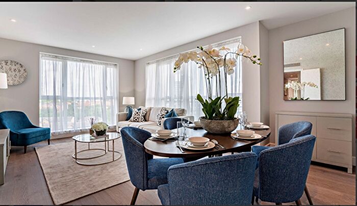 2 Bedroom Apartment To Rent In Westferry Circus, Canary Wharf Estate, London, E14