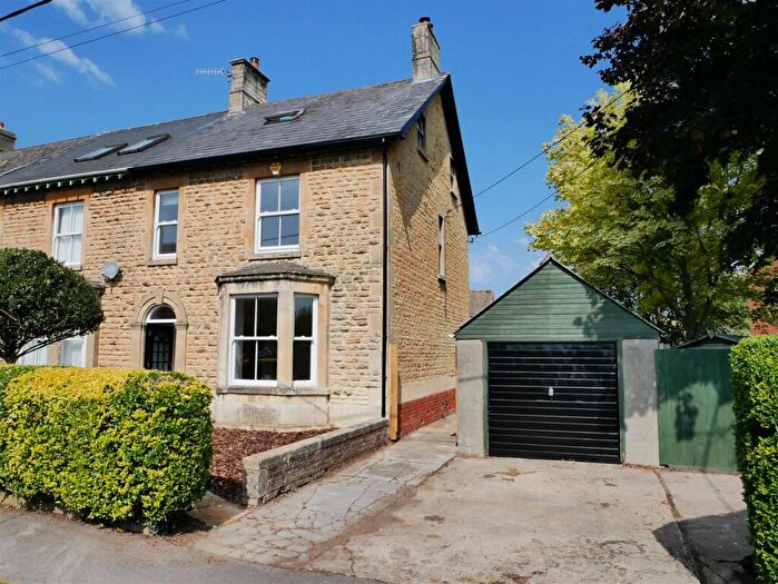 5 Bedroom Semi-Detached House For Sale In Shelburne Road, Calne, SN11