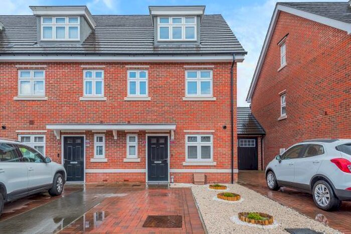 3 Bedroom Town House To Rent In Earley, Reading, RG6