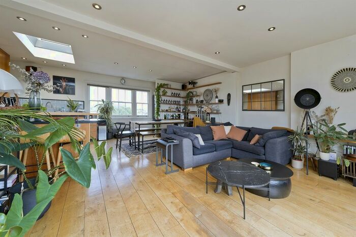 3 Bedroom Flat To Rent In Colville Road, London, W11