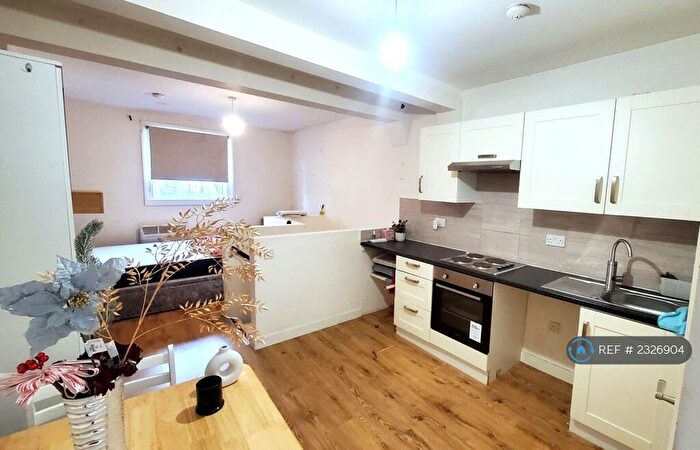 Studio To Rent In East India Dock Road, London, E14