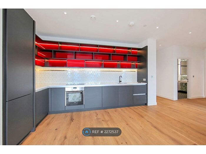3 Bedroom Flat To Rent In Lyell Street, London, E14