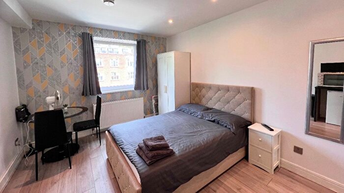 Studio To Rent In Finchley Road, London, NW3