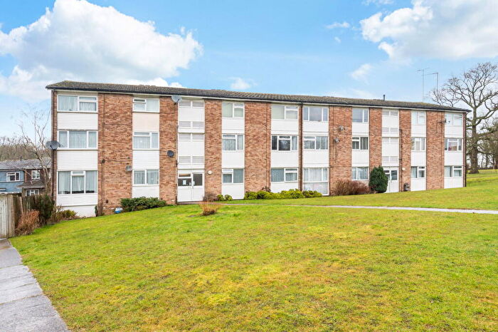 2 Bedroom Flat For Sale In Barnetts Shaw, Oxted, RH8