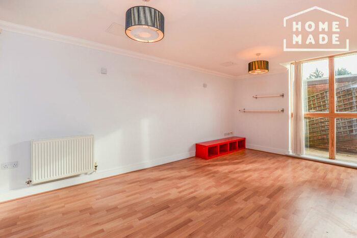 2 Bedroom Ground Flat To Rent In Innova Court, East Croydon, CR0