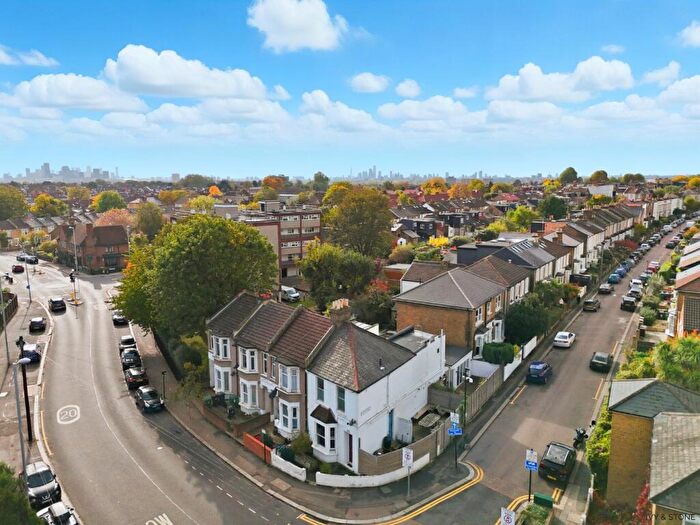 2 Bedroom Apartment For Sale In Maynard Road, London, Greater London, E17