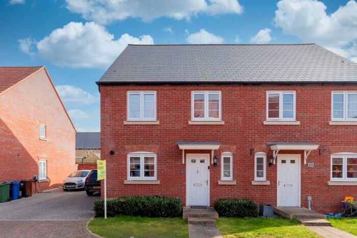 4 Bedroom End Of Terrace House To Rent In Wetherby Road, Bicester, OX26