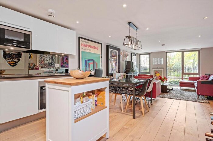 2 Bedroom Apartment For Sale In Blackthorn Avenue, London, N7