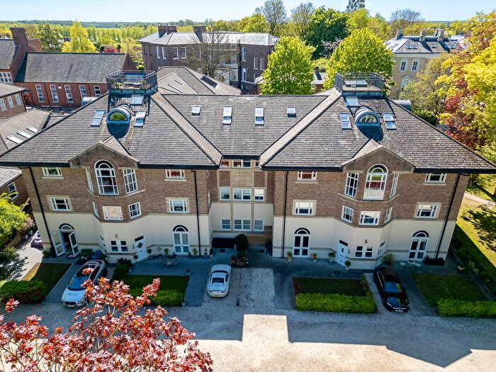 2 Bedroom Flat For Sale In Mill Mount, York, YO24