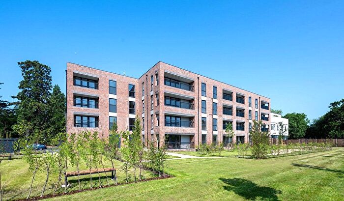 2 Bedroom Flat For Sale In Oaklands Park, Littleworth Road, Esher, KT10