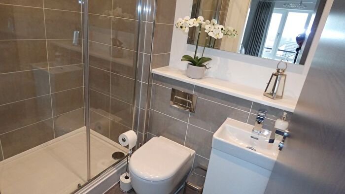 2 Bedroom Flat For Sale In Ferniesyde Court, Falkirk, FK2