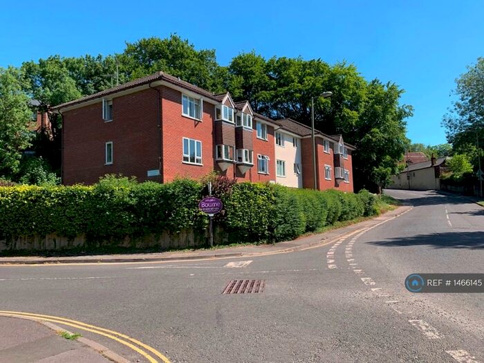 2 Bedroom Flat To Rent In Ferndown Court, Alton, GU34