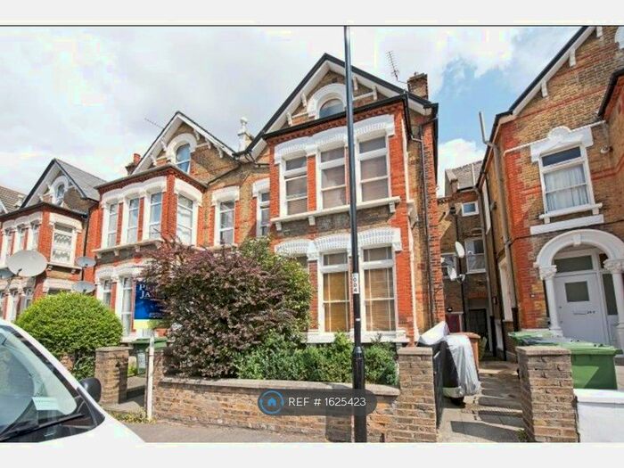 2 Bedroom Flat To Rent In Halesworth Road, London, SE13