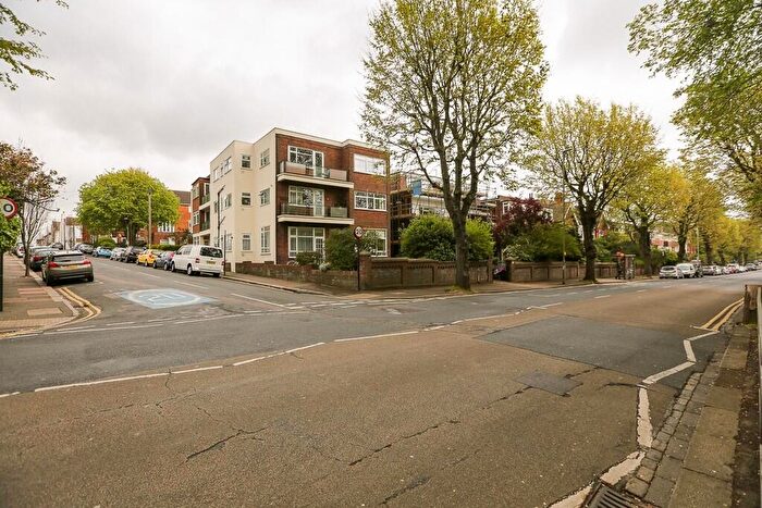 2 Bedroom Apartment To Rent In Dyke Road, BN1