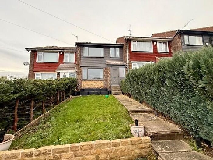 3 Bedroom Town House For Sale In Thornes Park, Shipley, BD18