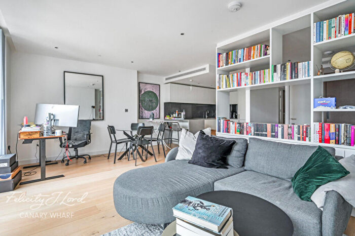 Studio For Sale In Landmark Pinnacle, Marsh Wall, London, E14