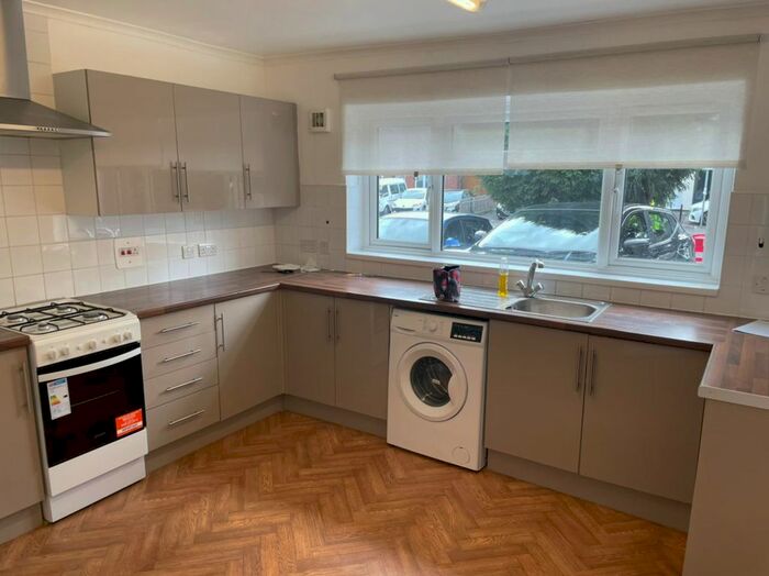2 Bedroom End Of Terrace House To Rent In London Road, Romford, RM7