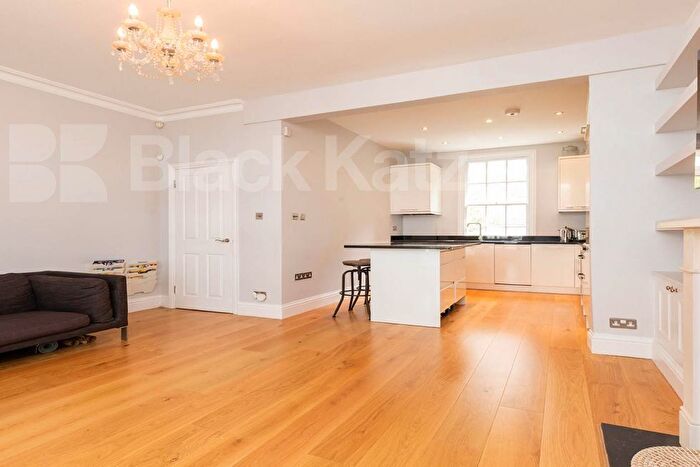 3 Bedroom Flat To Rent In Jamestown Road, Camden, NW1