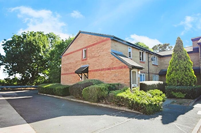 2 Bedroom Flat To Rent In Talisman Street, Hitchin, Hertfordshire, SG4