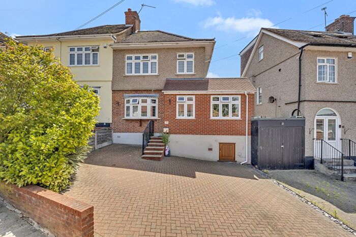 3 Bedroom Semi Detached House For Sale In Ravenswood Close, Collier Row, RM5