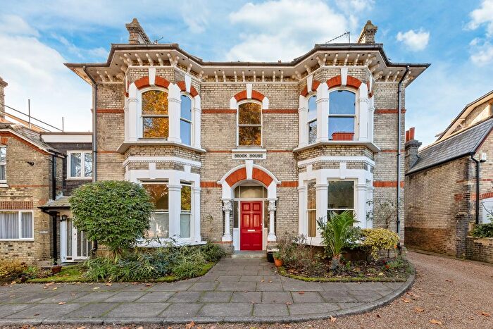 2 Bedroom Flat To Rent In Lonsdale Road, London, SW13